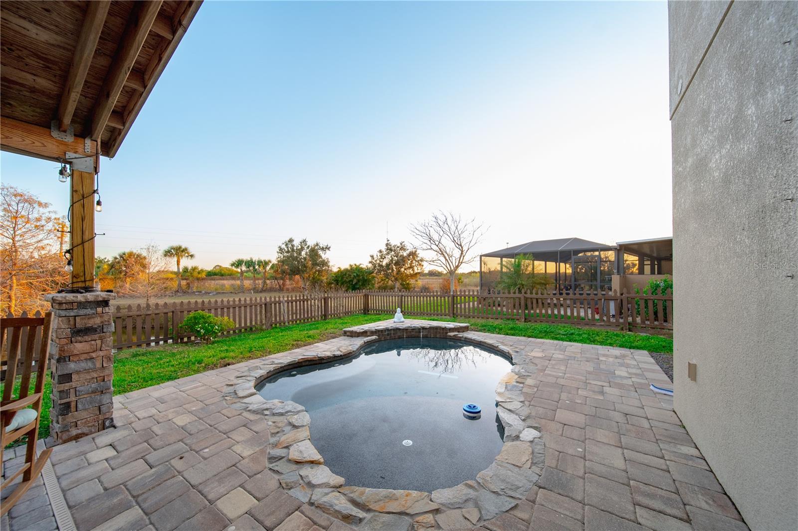 Image 38 of 47 For 2724 Suncoast Lakes Boulevard