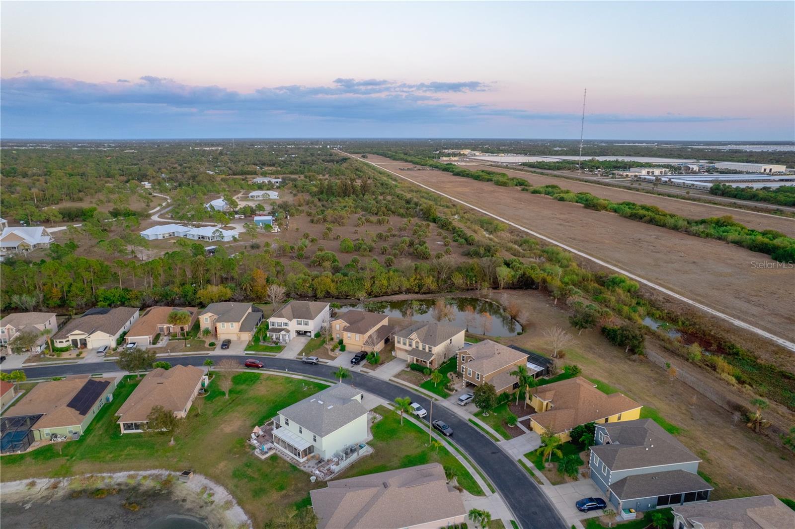 Image 5 of 47 For 2724 Suncoast Lakes Boulevard