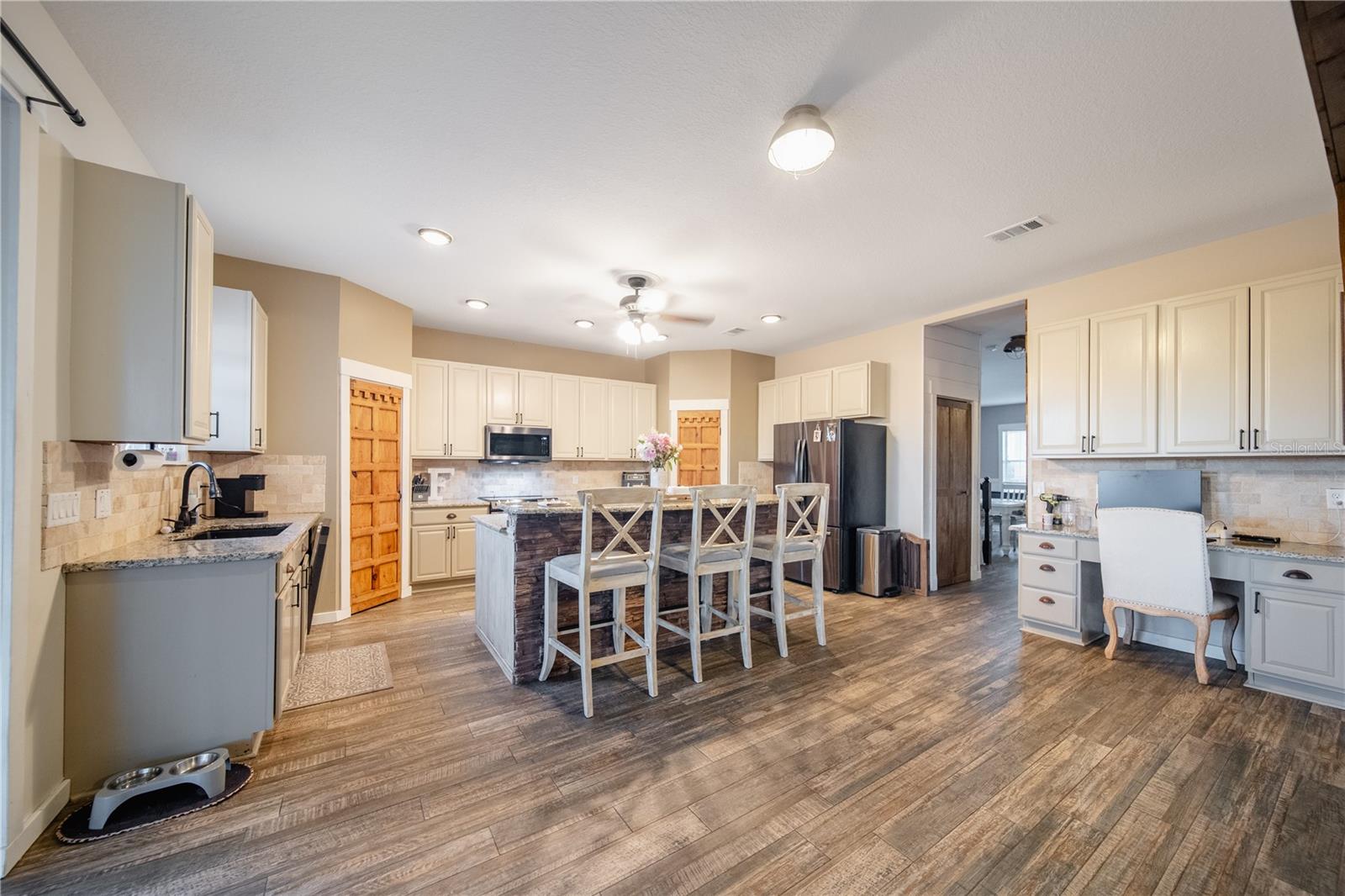 Image 9 of 47 For 2724 Suncoast Lakes Boulevard