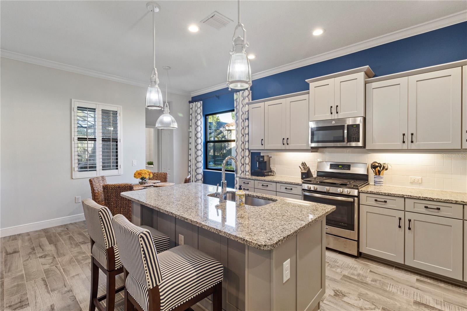 Image 12 of 62 For 26683 Raphis Royale Boulevard