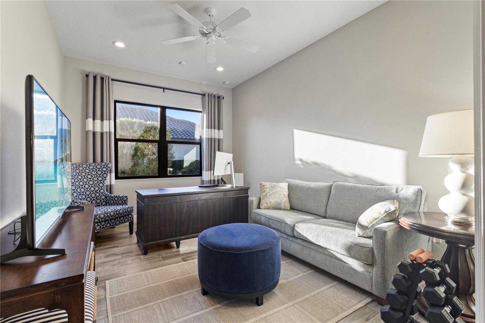 Image 39 of 62 For 26683 Raphis Royale Boulevard