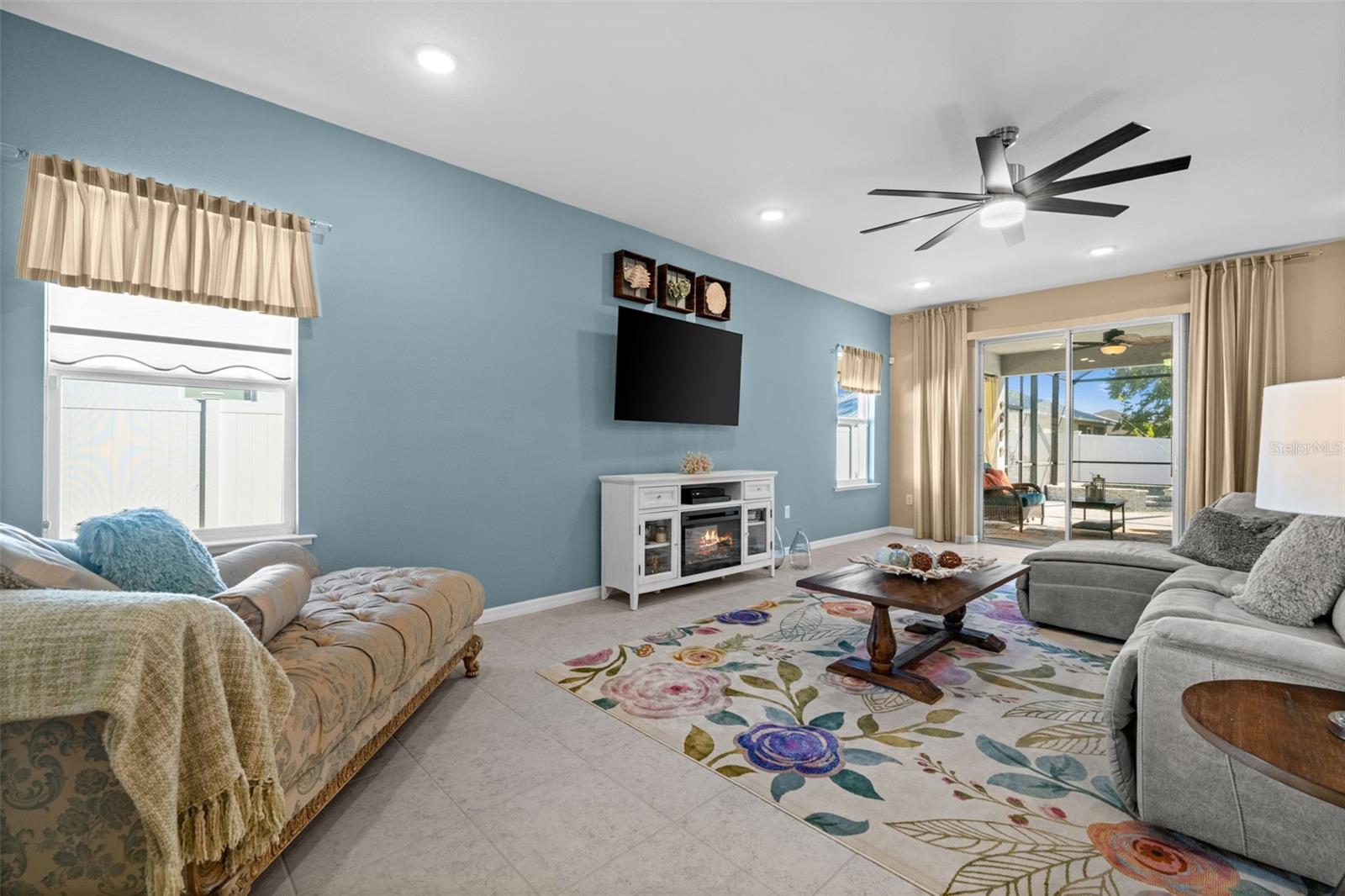 Image 9 of 52 For 2213 7th Place