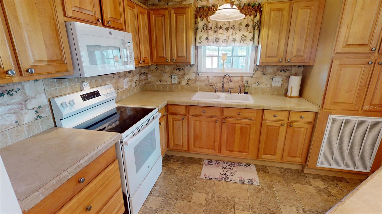 Image 10 of 34 For 10101 Burnt Store Road 141