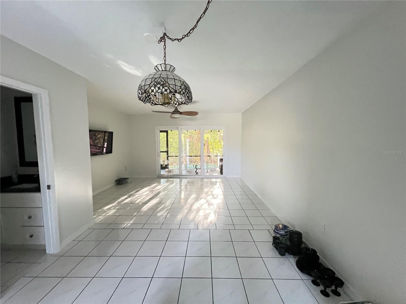 Image 11 of 47 For 1020 Marion Avenue 52