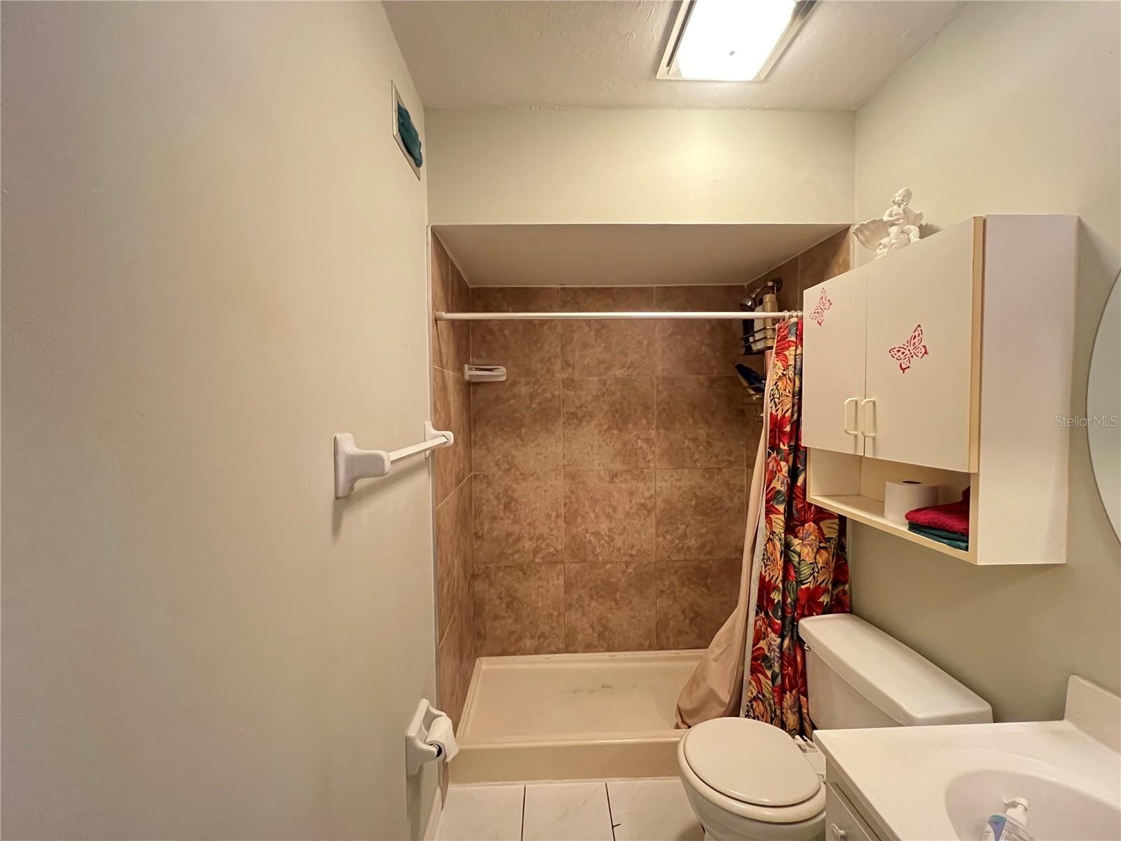 Image 22 of 47 For 1020 Marion Avenue 52
