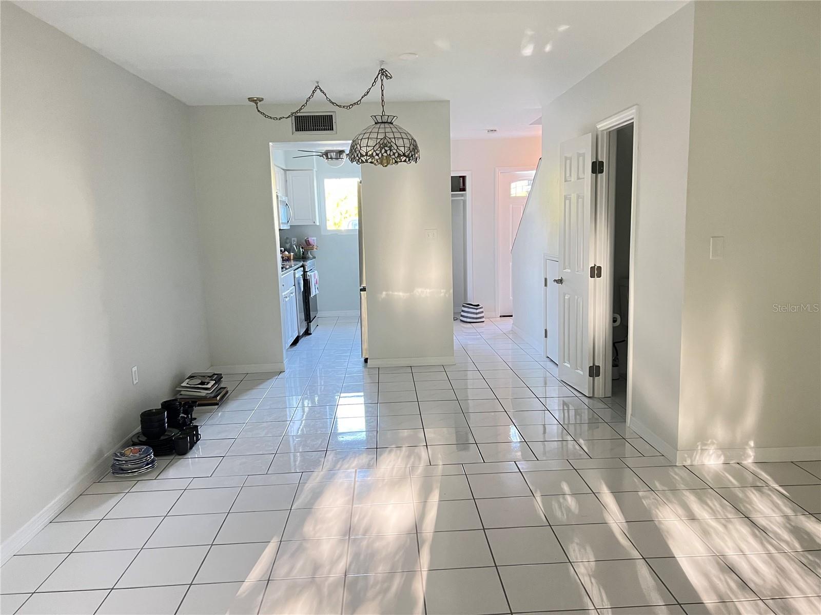 Image 3 of 47 For 1020 Marion Avenue 52