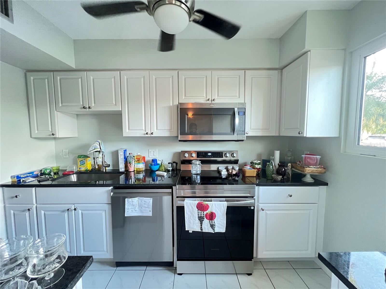 Image 4 of 47 For 1020 Marion Avenue 52