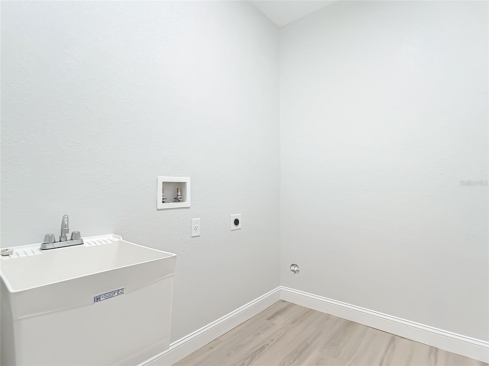 Image 25 of 44 For 6231 Rowe Street