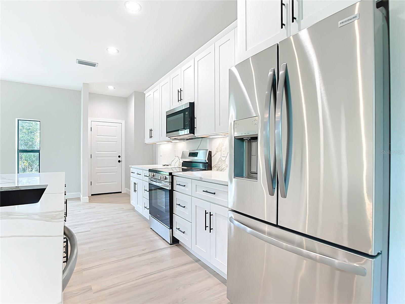 Image 27 of 44 For 6231 Rowe Street