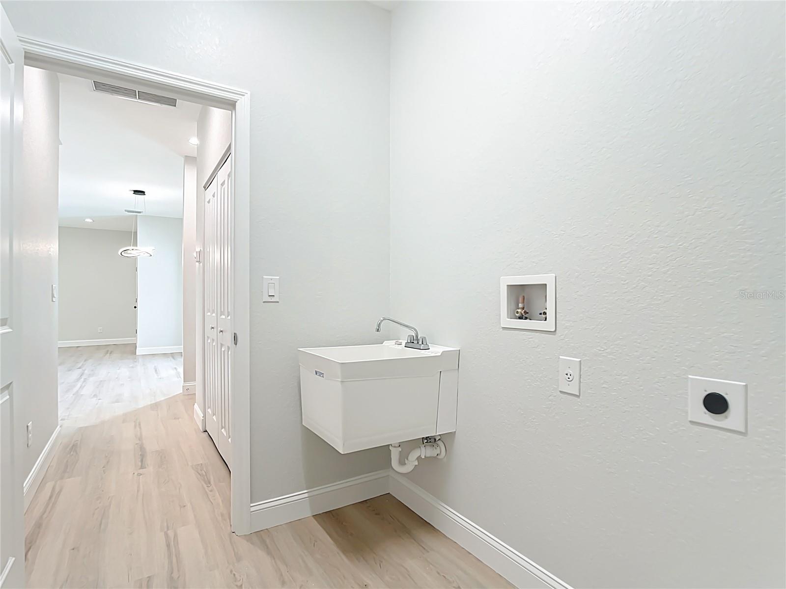 Image 4 of 44 For 6231 Rowe Street