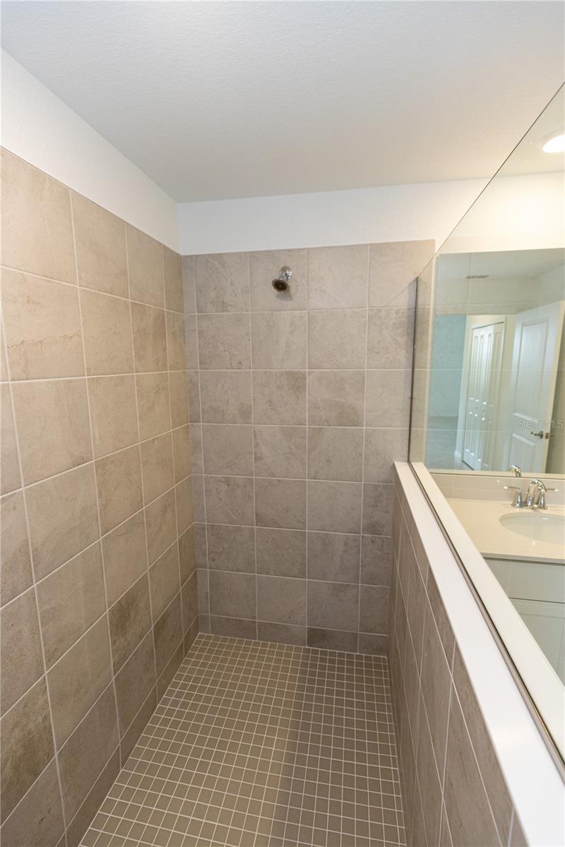 Image 22 of 28 For 16524 Kingwood Lane 3112