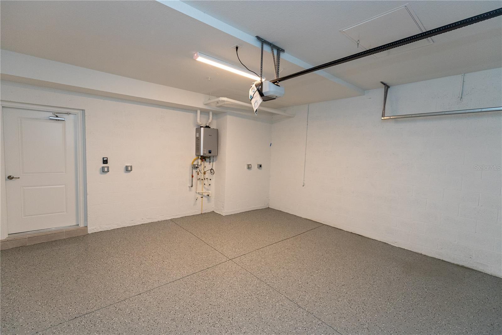 Image 4 of 28 For 16524 Kingwood Lane 3112