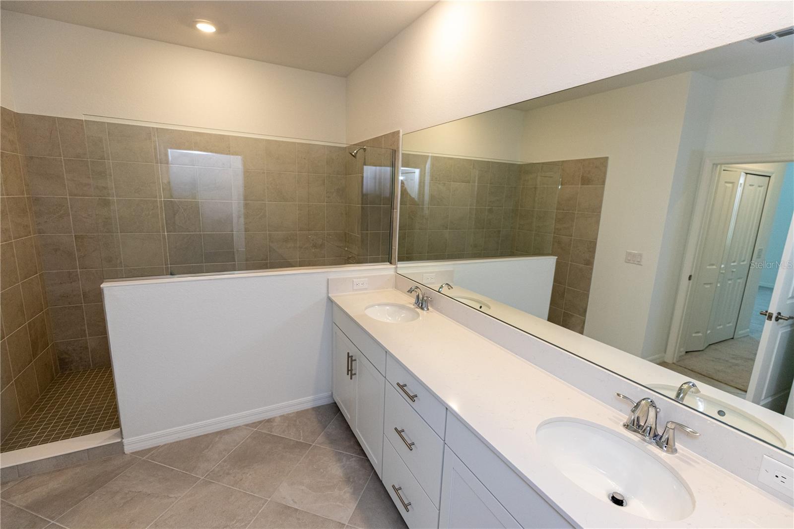 Image 13 of 27 For 16572 Kingwood Lane 3622