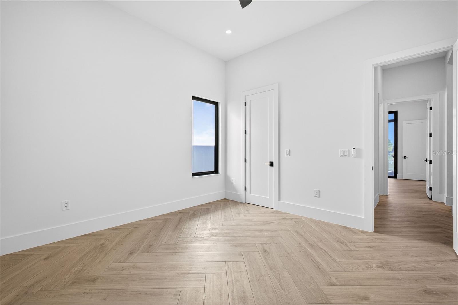 Image 32 of 50 For 1825 37th Avenue