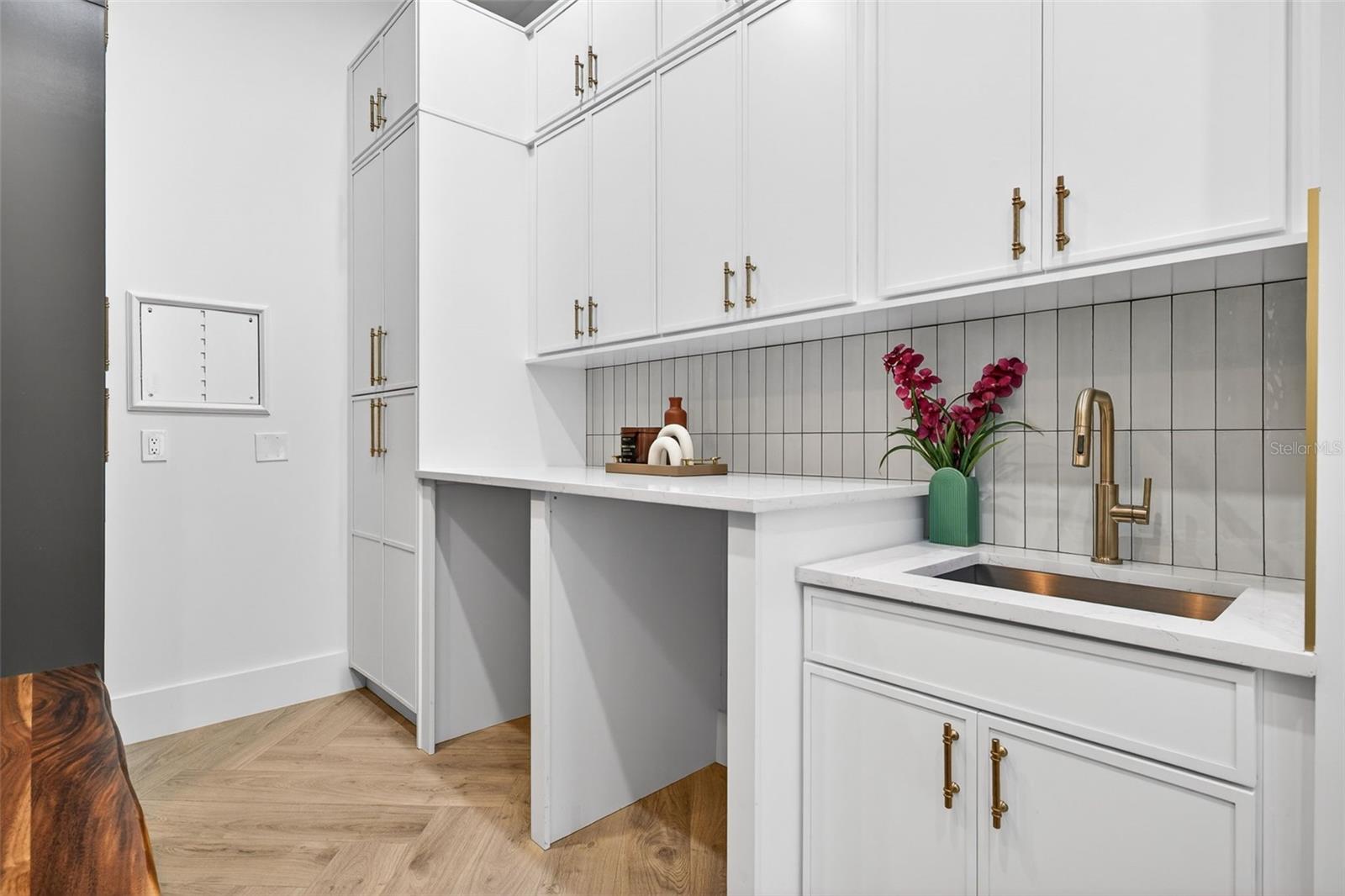 Image 37 of 50 For 1825 37th Avenue