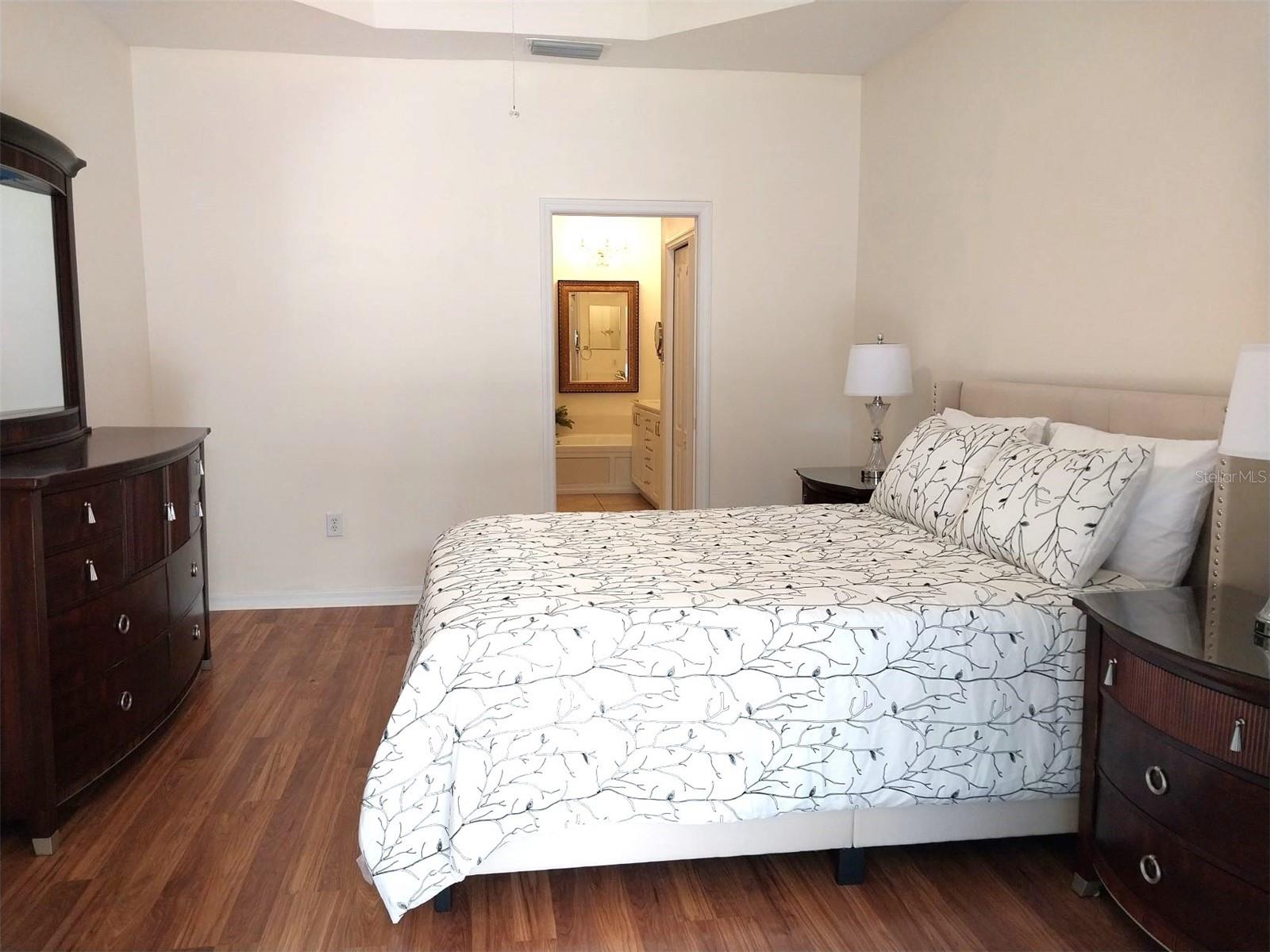 Image 7 of 15 For 5641 Hidden Oak Court