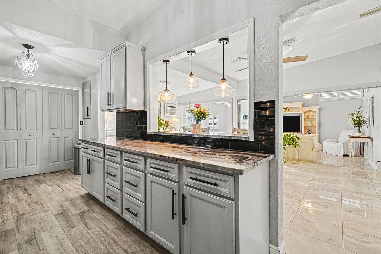 Image 12 of 30 For 868 Conreid Drive Ne