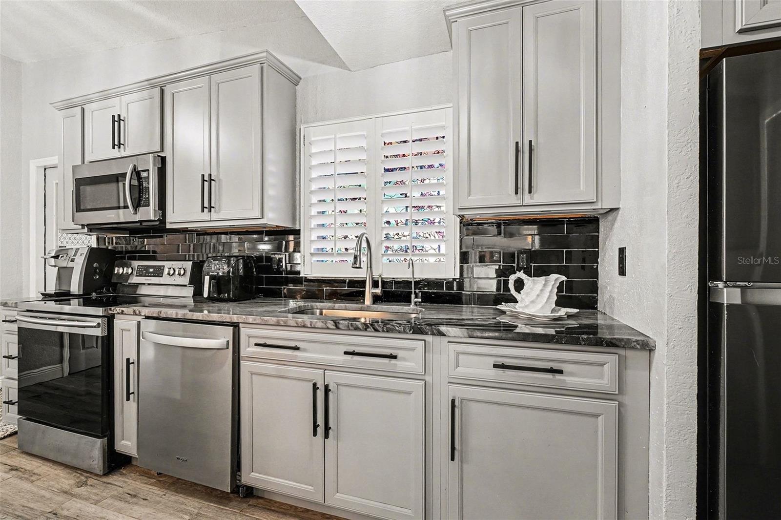 Image 13 of 30 For 868 Conreid Drive Ne