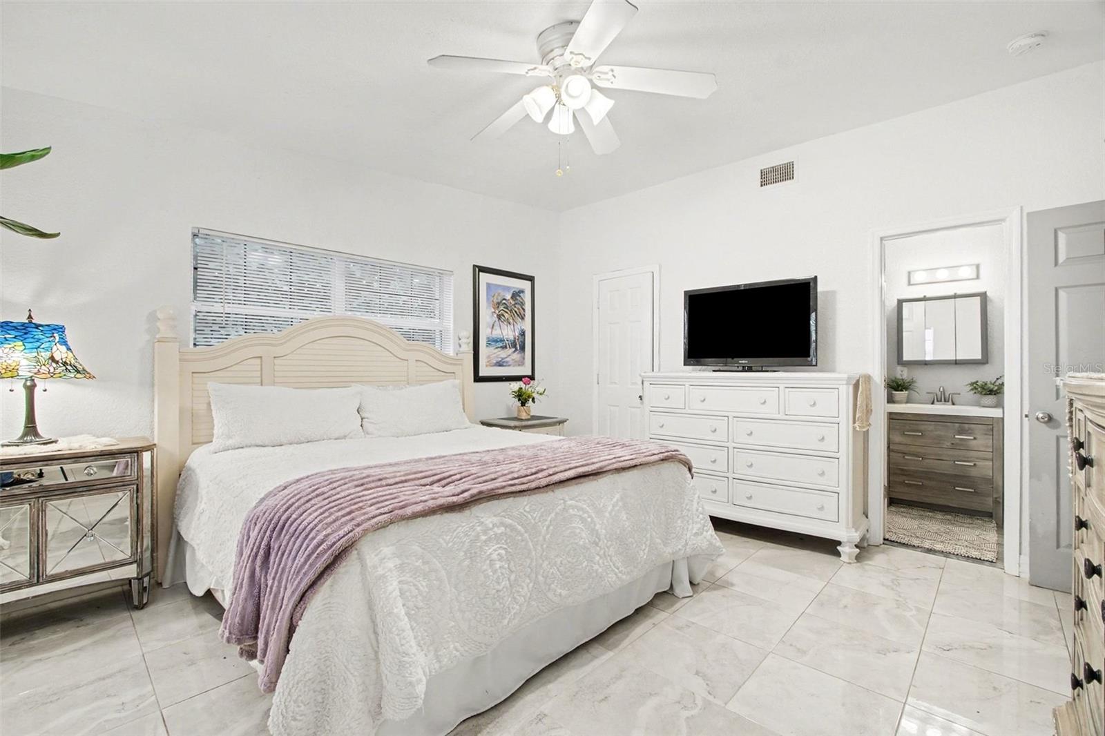 Image 17 of 30 For 868 Conreid Drive Ne