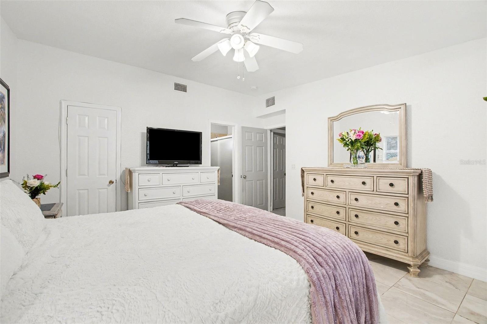 Image 18 of 30 For 868 Conreid Drive Ne