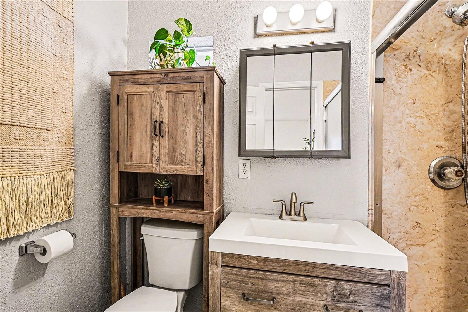 Image 19 of 30 For 868 Conreid Drive Ne