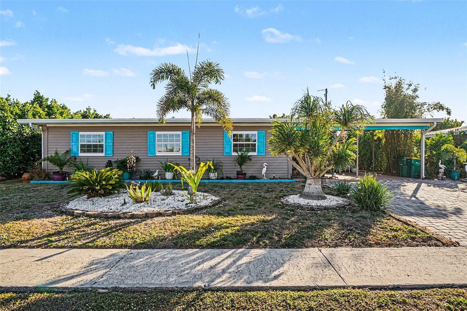 Image 2 of 30 For 868 Conreid Drive Ne