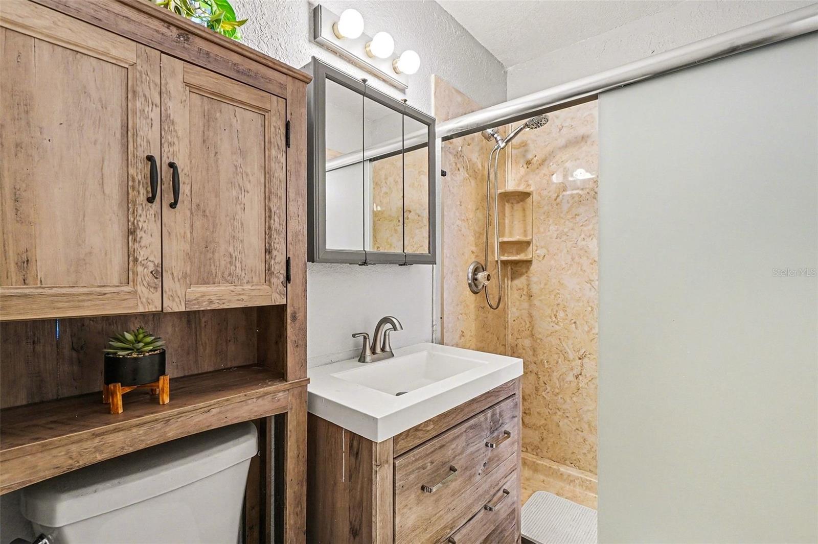 Image 20 of 30 For 868 Conreid Drive Ne