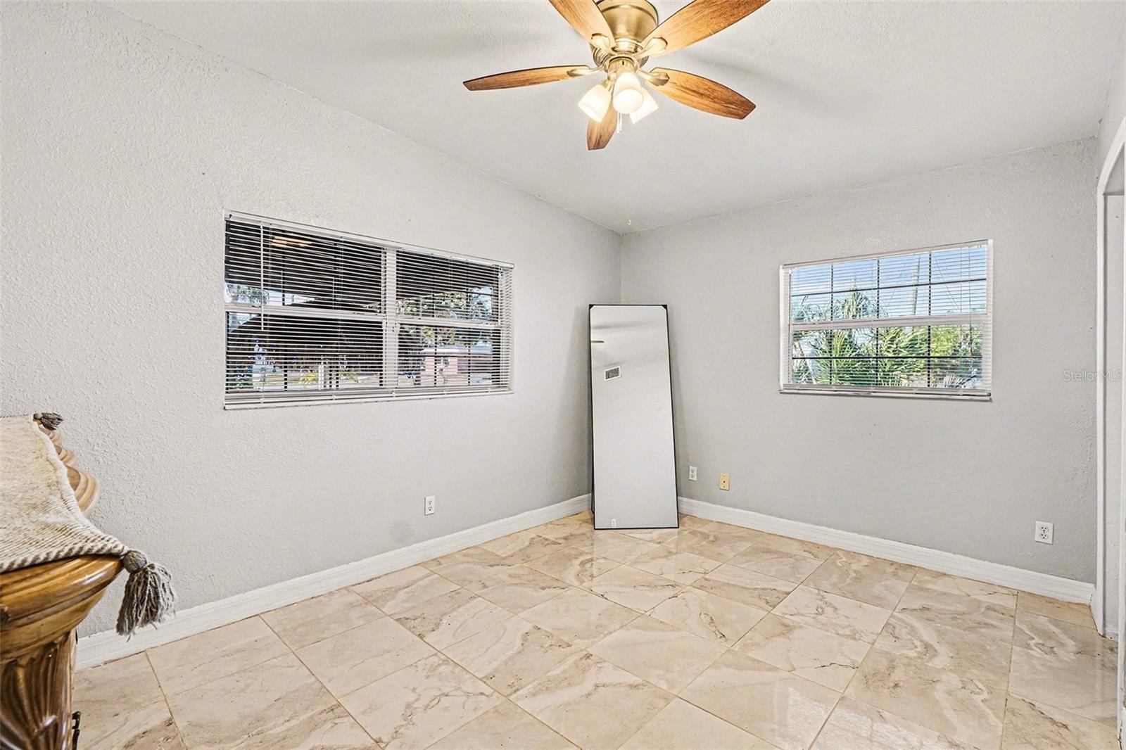 Image 23 of 30 For 868 Conreid Drive Ne