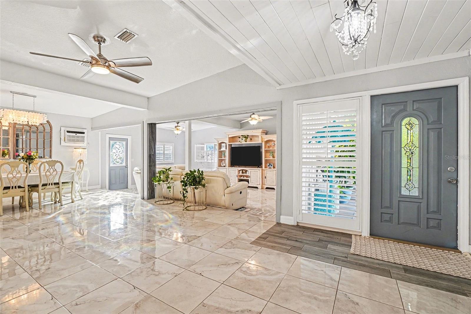 Image 5 of 30 For 868 Conreid Drive Ne