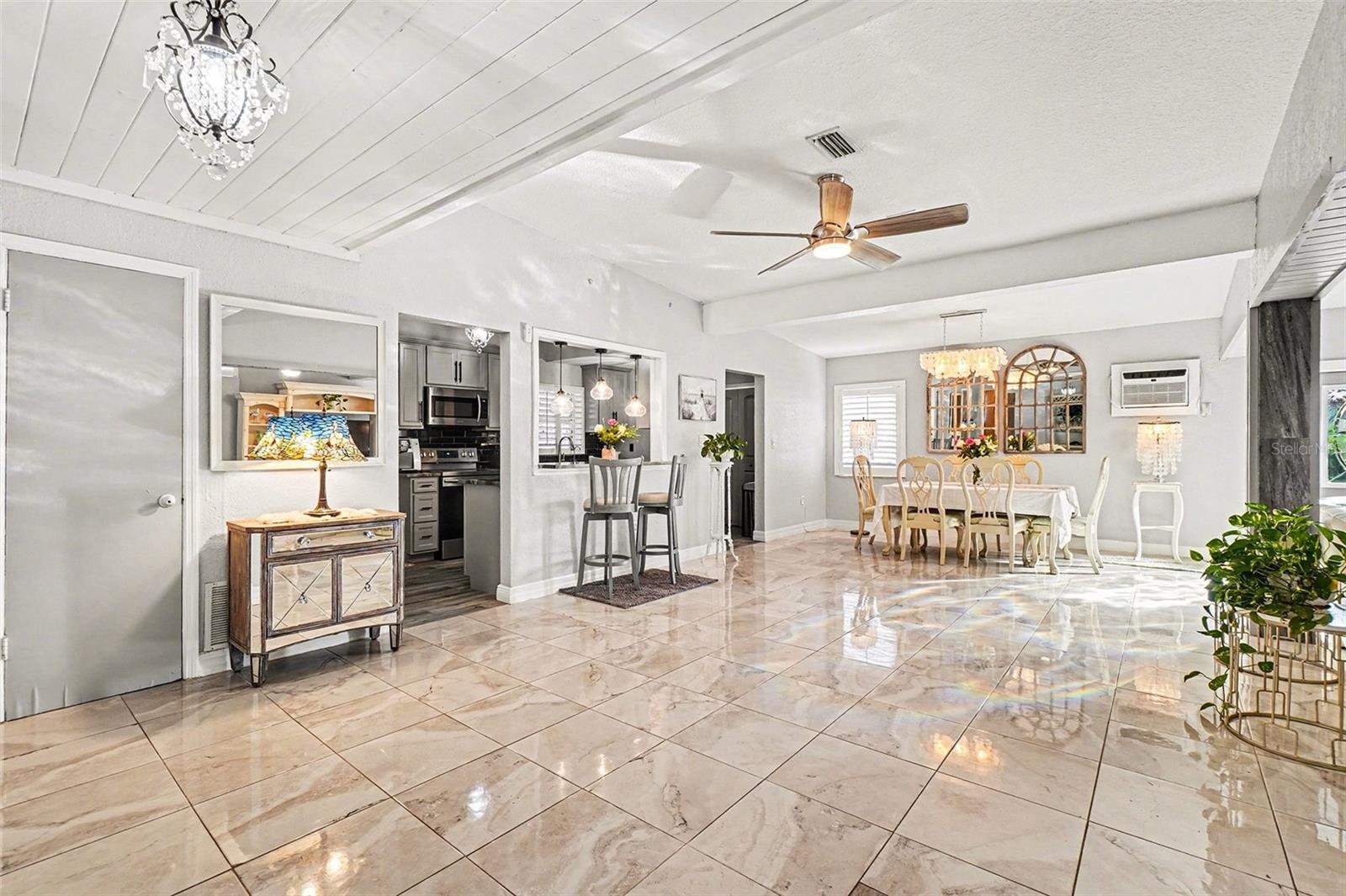 Image 6 of 30 For 868 Conreid Drive Ne