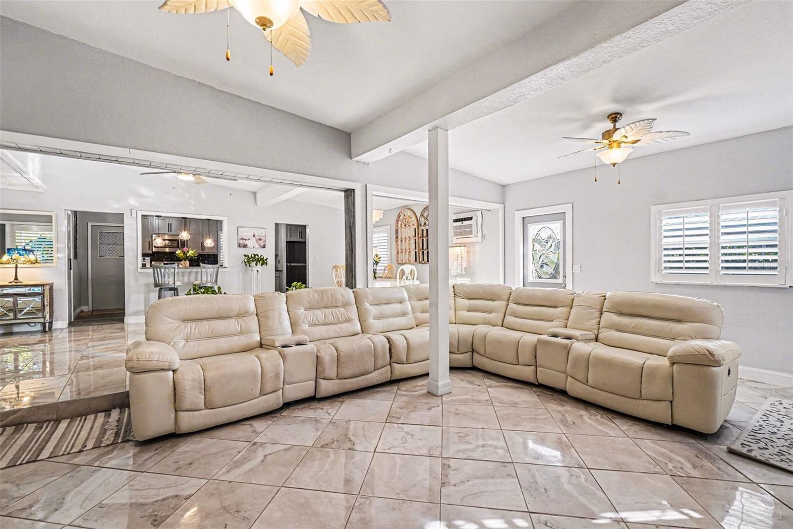 Image 7 of 30 For 868 Conreid Drive Ne