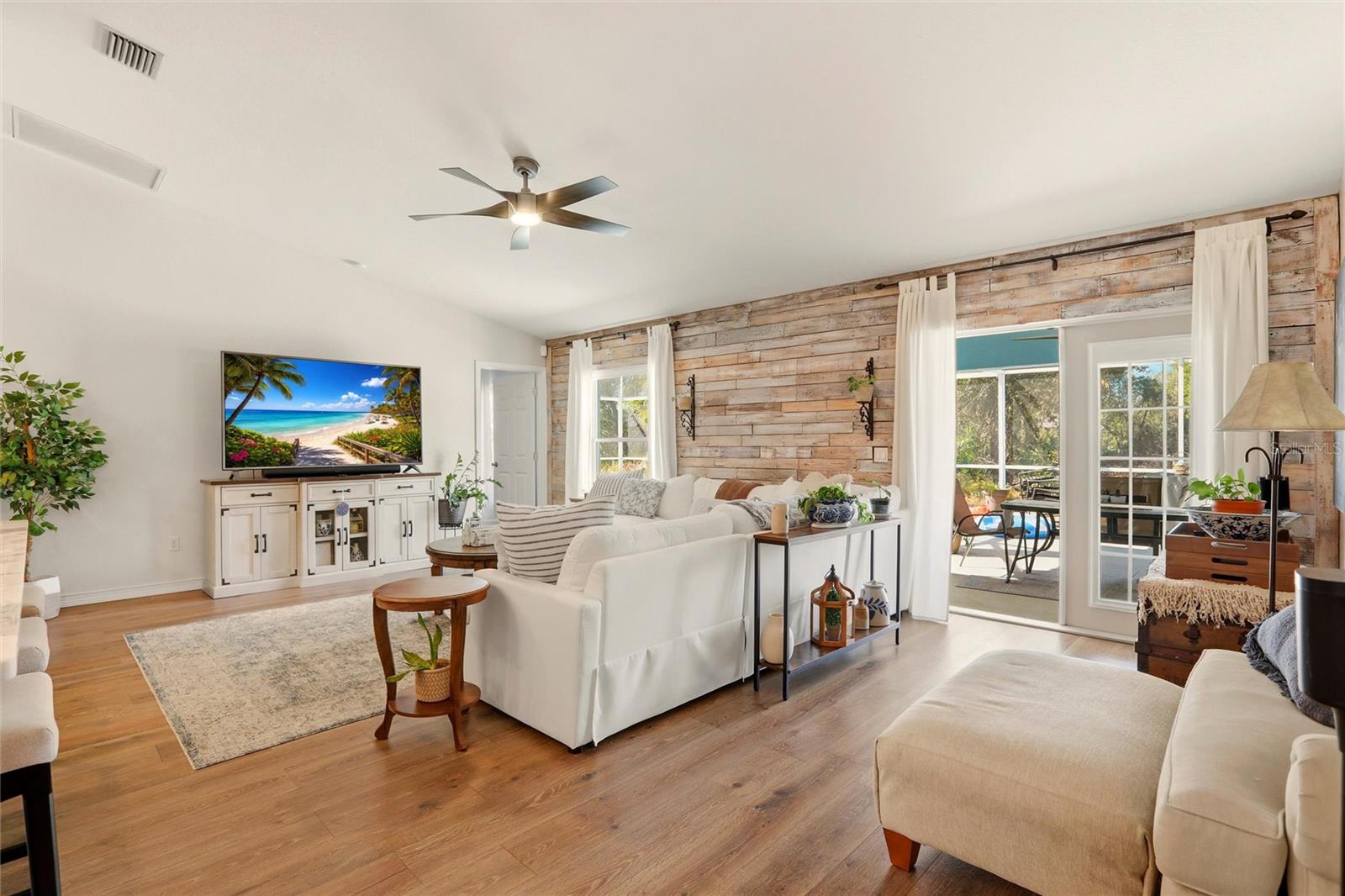 Image 5 of 33 For 4399 Amari Road