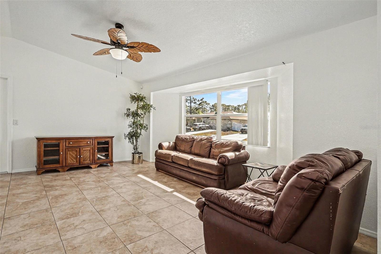 Image 4 of 30 For 5814 Sylvania Avenue