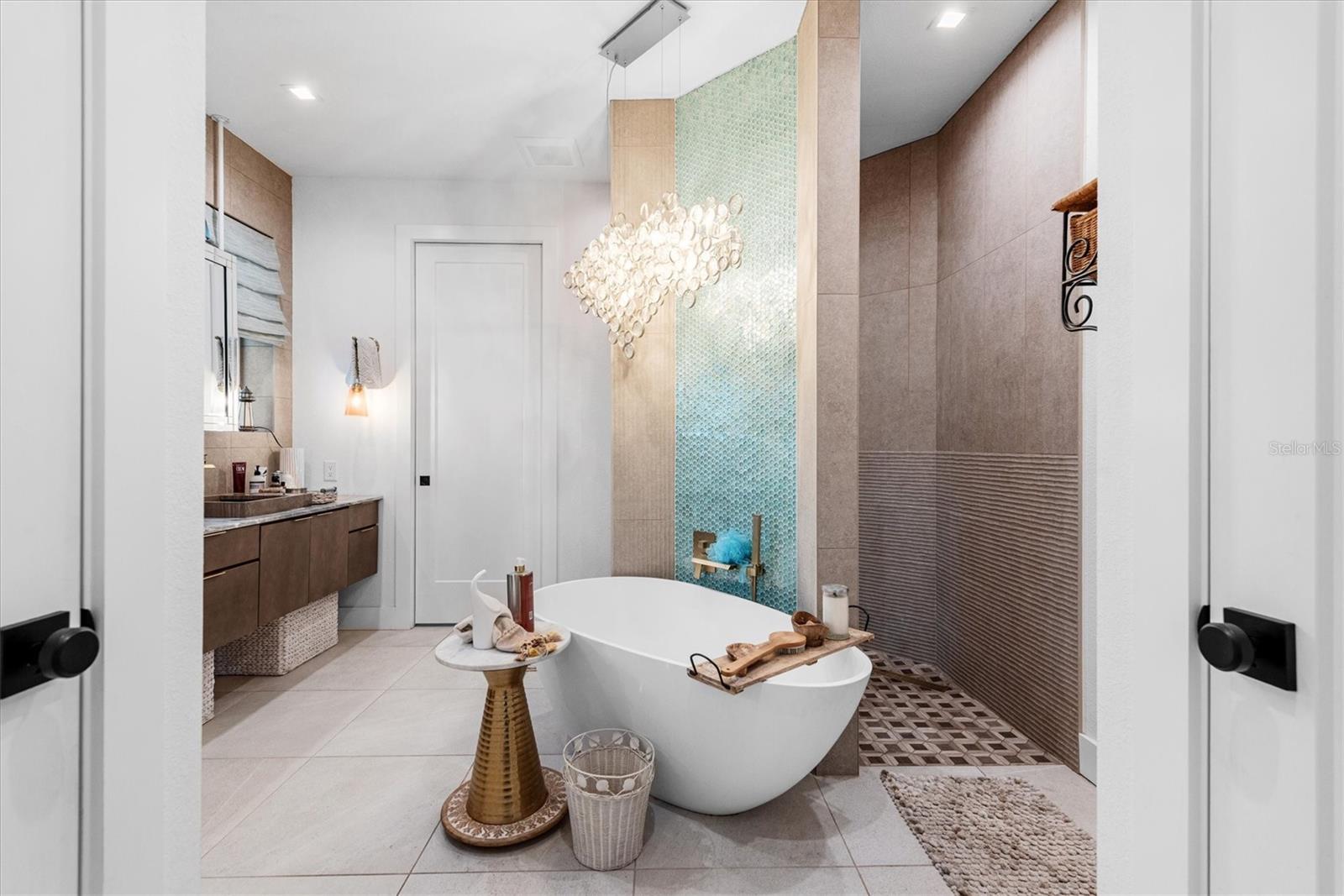 Image 10 of 95 For 3001 Banyan Way