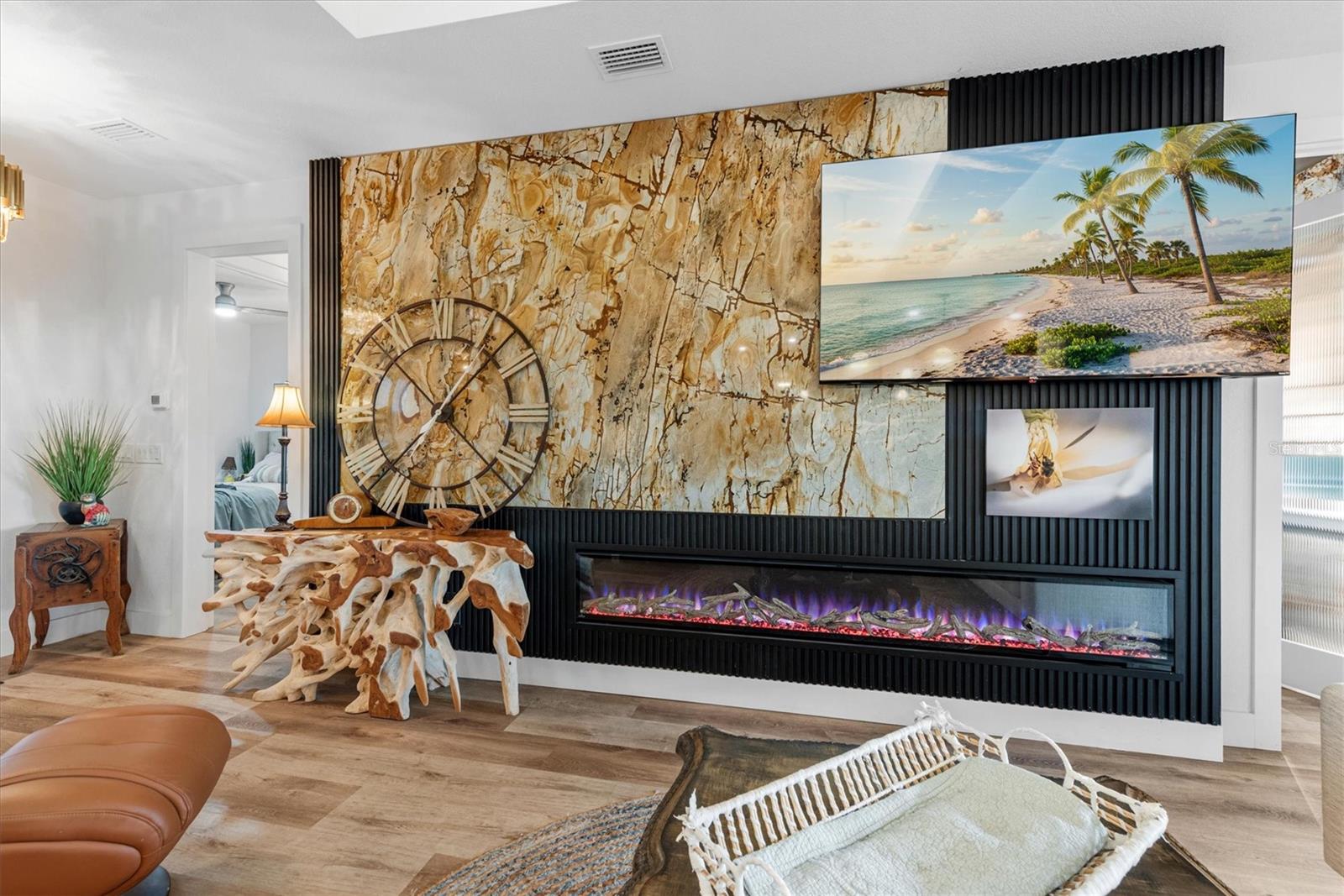 Image 11 of 95 For 3001 Banyan Way