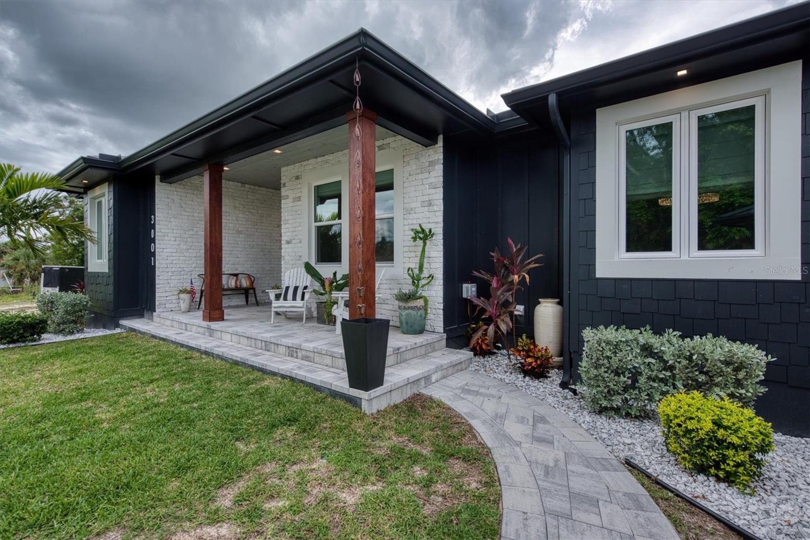 Image 14 of 95 For 3001 Banyan Way