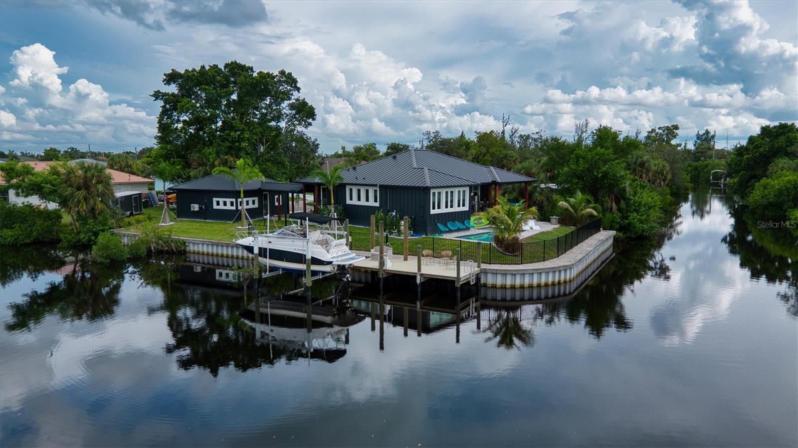 Image 18 of 95 For 3001 Banyan Way