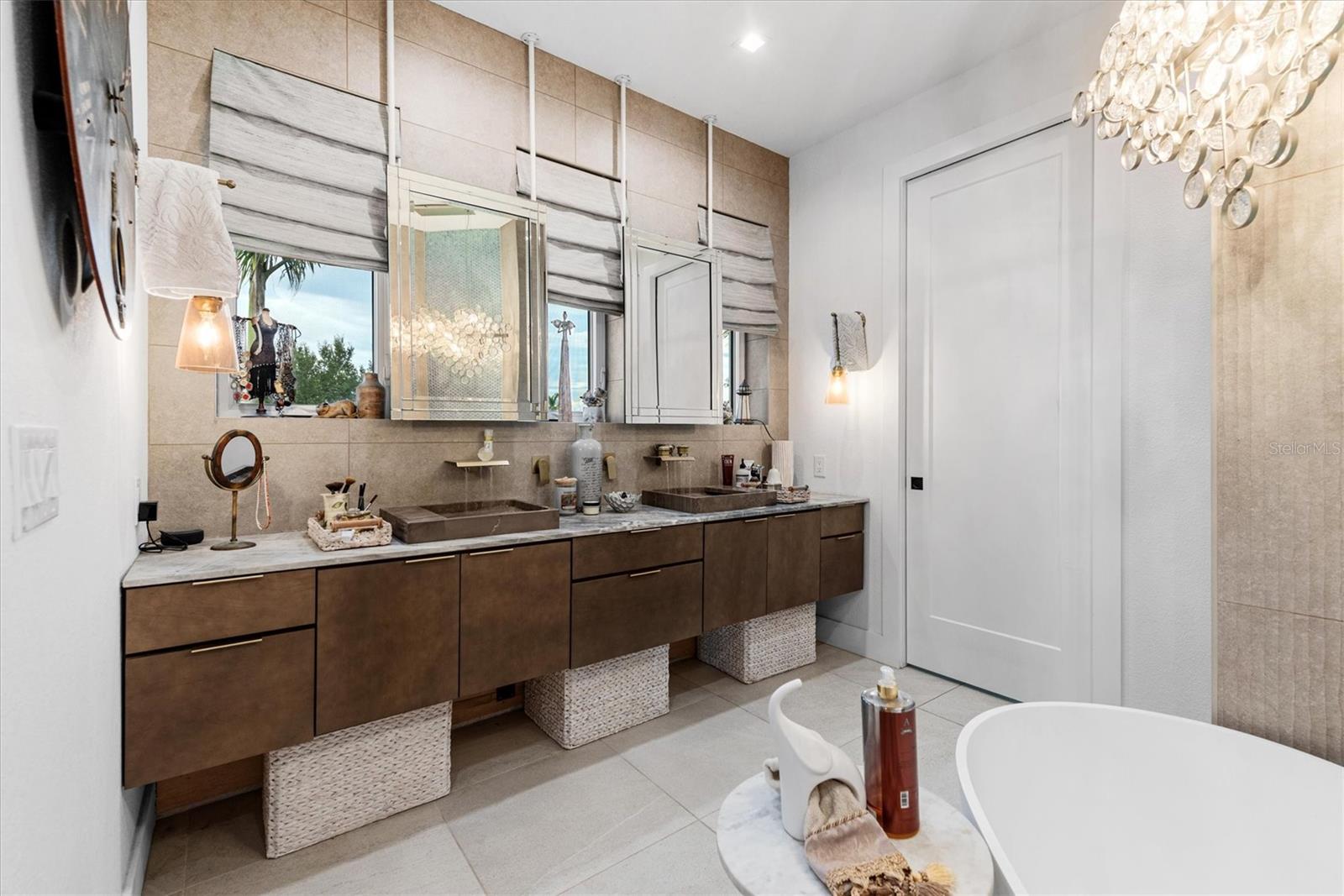 Image 23 of 95 For 3001 Banyan Way