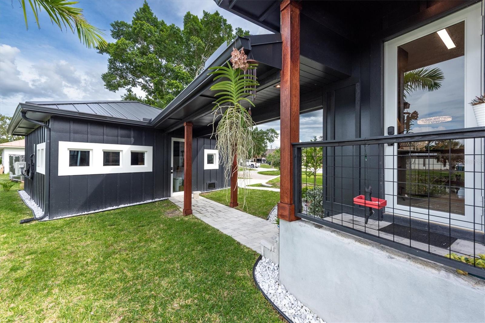 Image 34 of 95 For 3001 Banyan Way