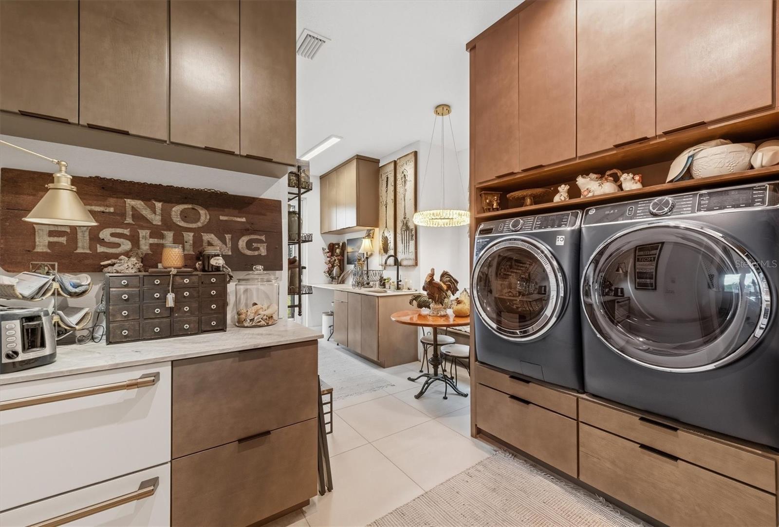 Image 42 of 95 For 3001 Banyan Way