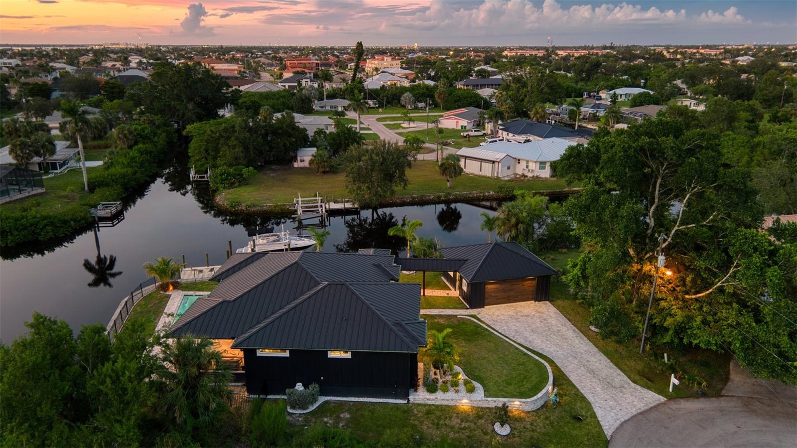 Image 84 of 95 For 3001 Banyan Way