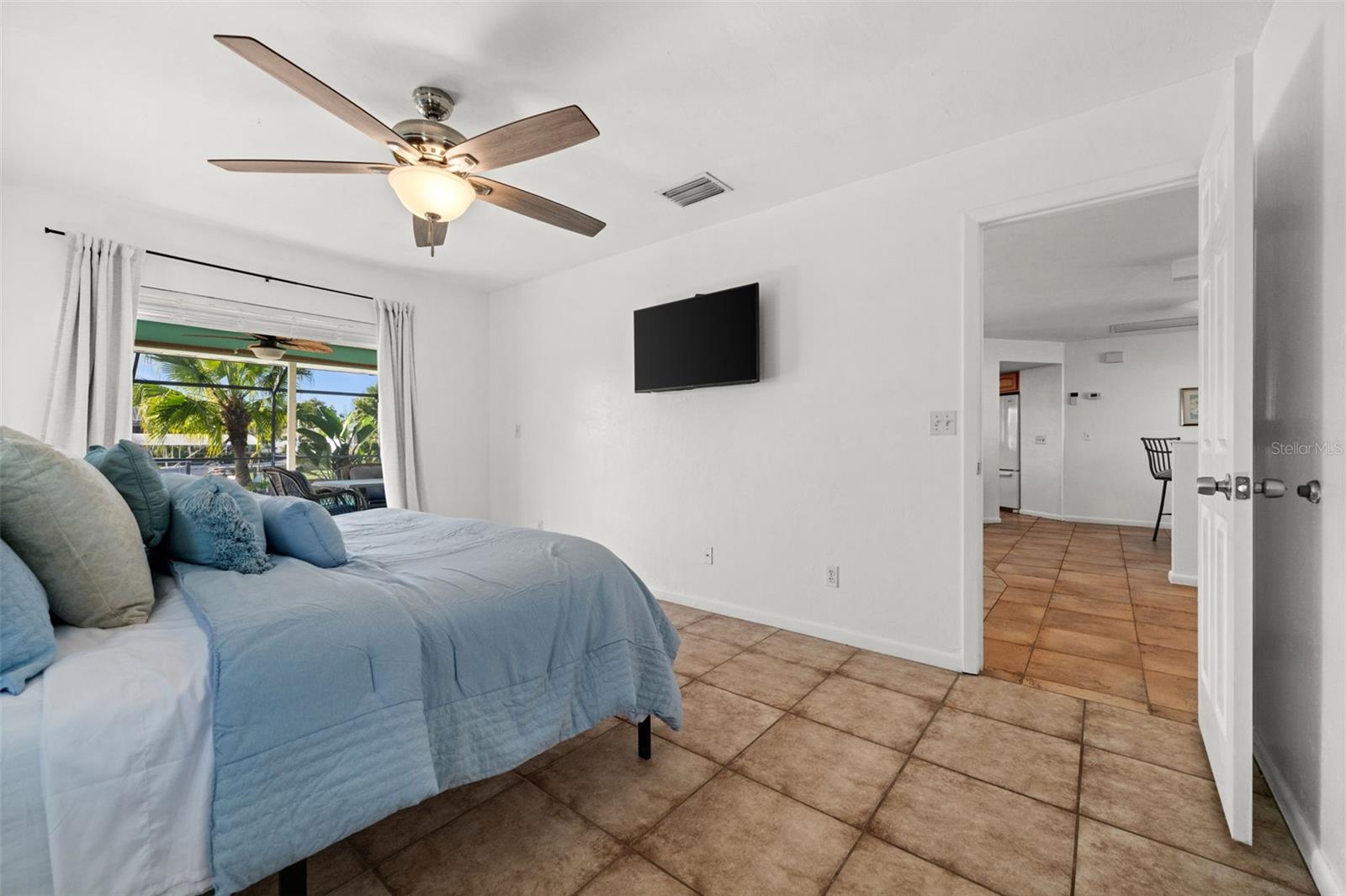 Image 19 of 50 For 250 37th Terrace