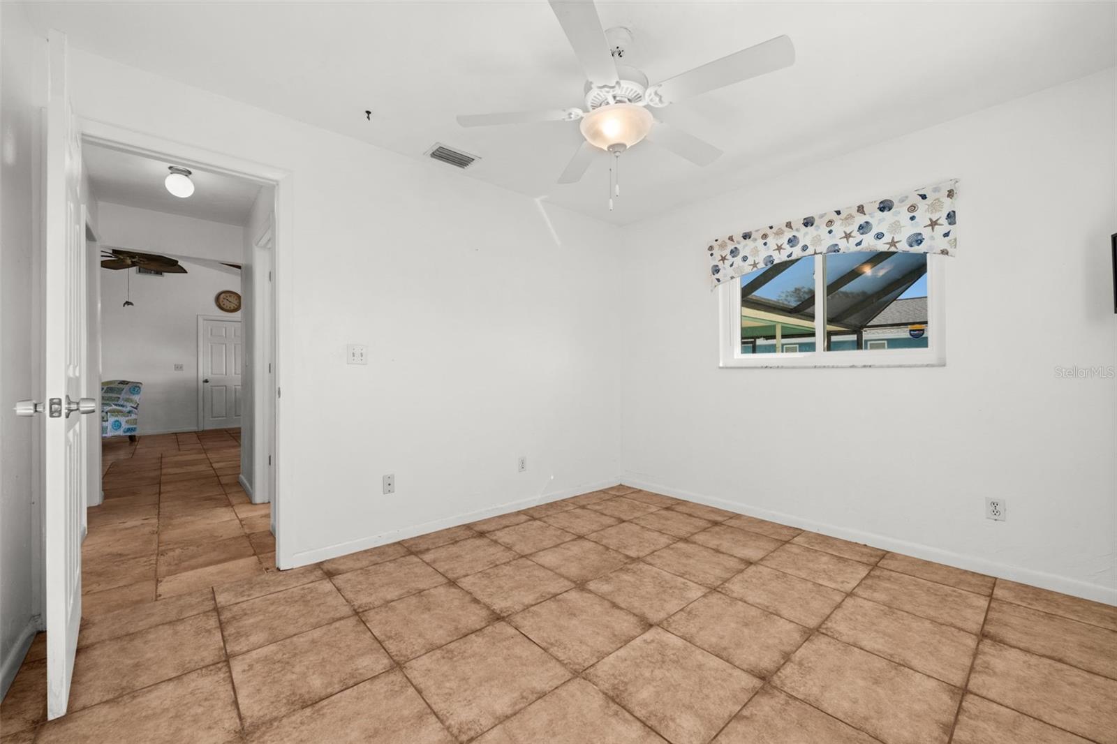 Image 24 of 50 For 250 37th Terrace