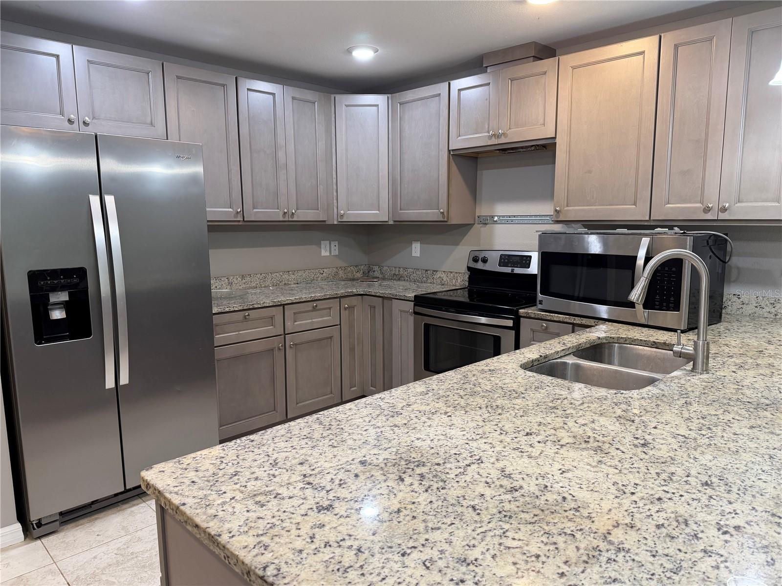 Image 5 of 16 For 17097 Thompson Avenue 17097