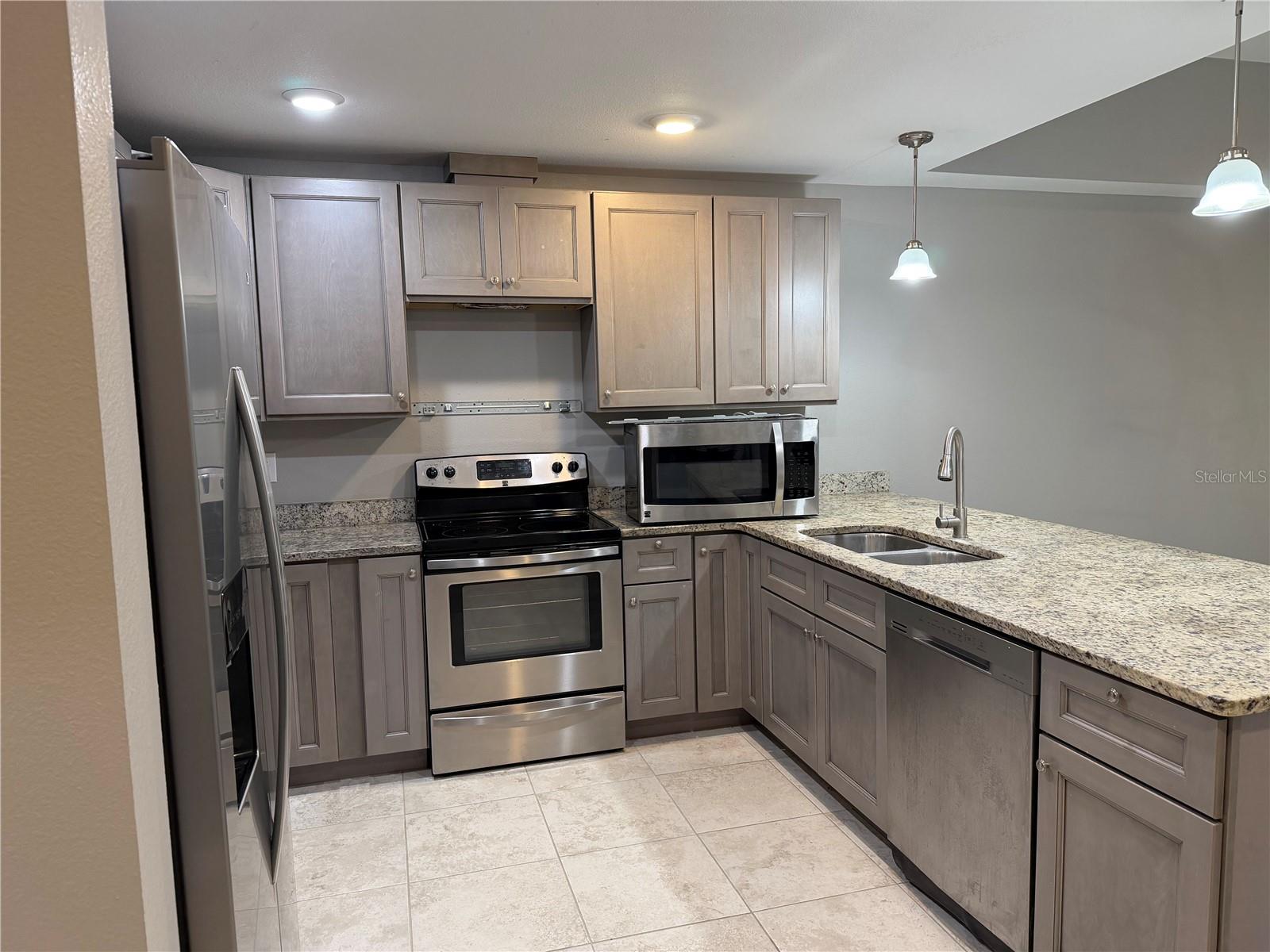 Image 6 of 16 For 17097 Thompson Avenue 17097