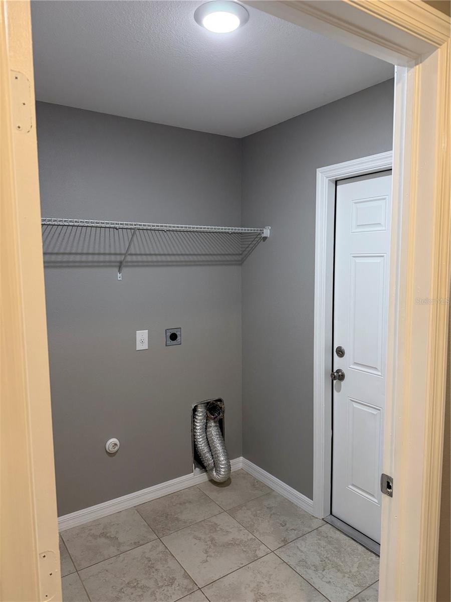 Image 7 of 16 For 17097 Thompson Avenue 17097