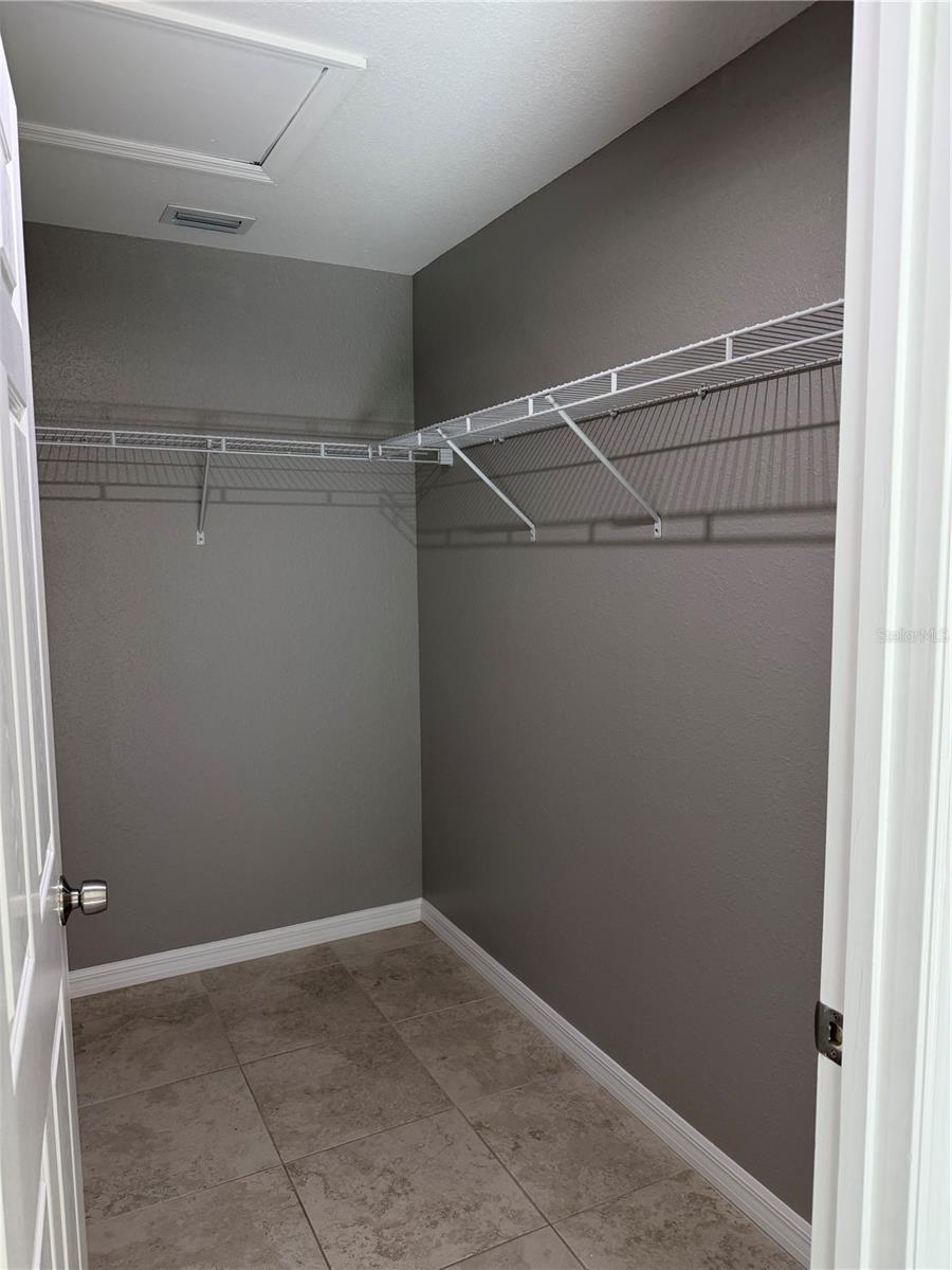 Image 11 of 14 For 17107 Thompson Avenue 17107