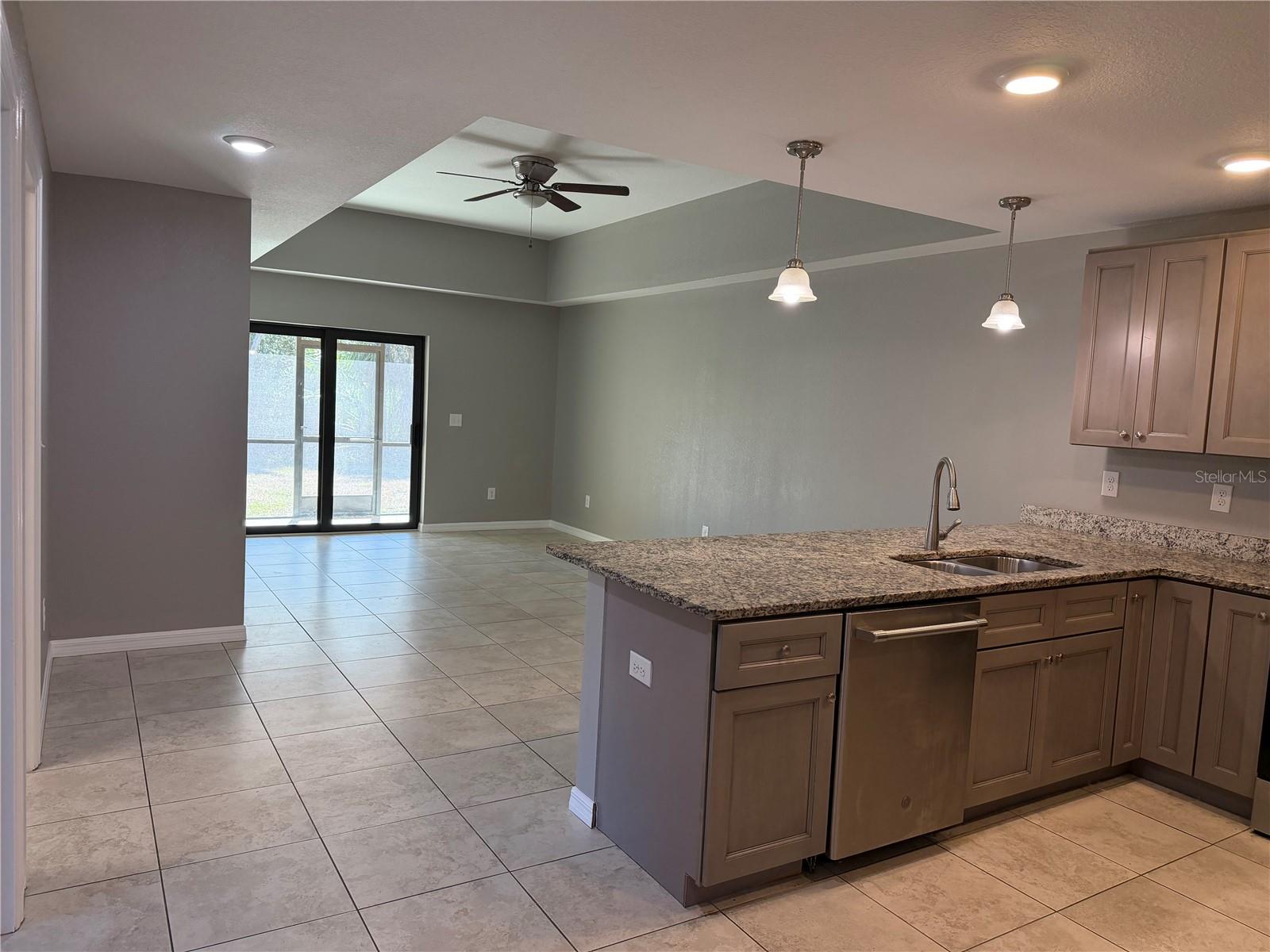 Image 4 of 14 For 17107 Thompson Avenue 17107