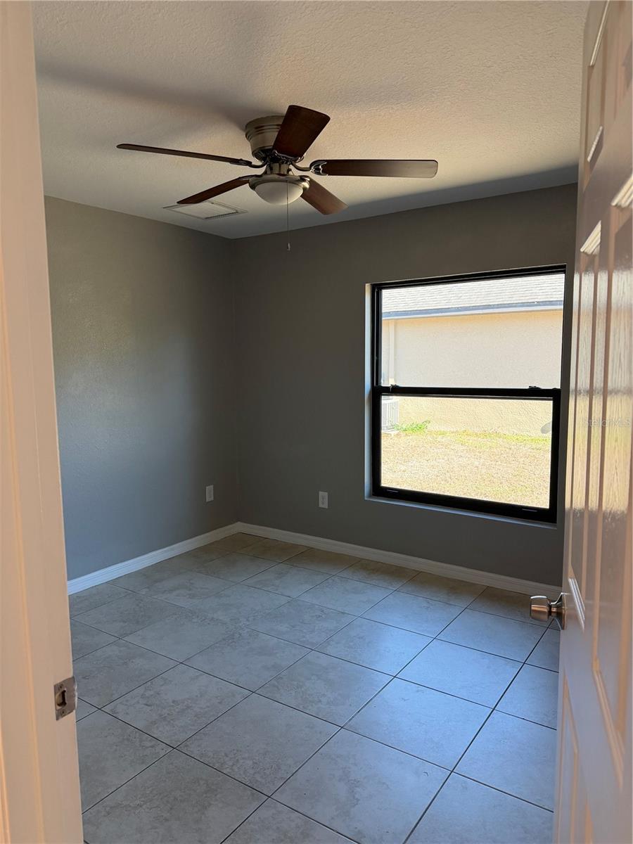 Image 6 of 14 For 17107 Thompson Avenue 17107