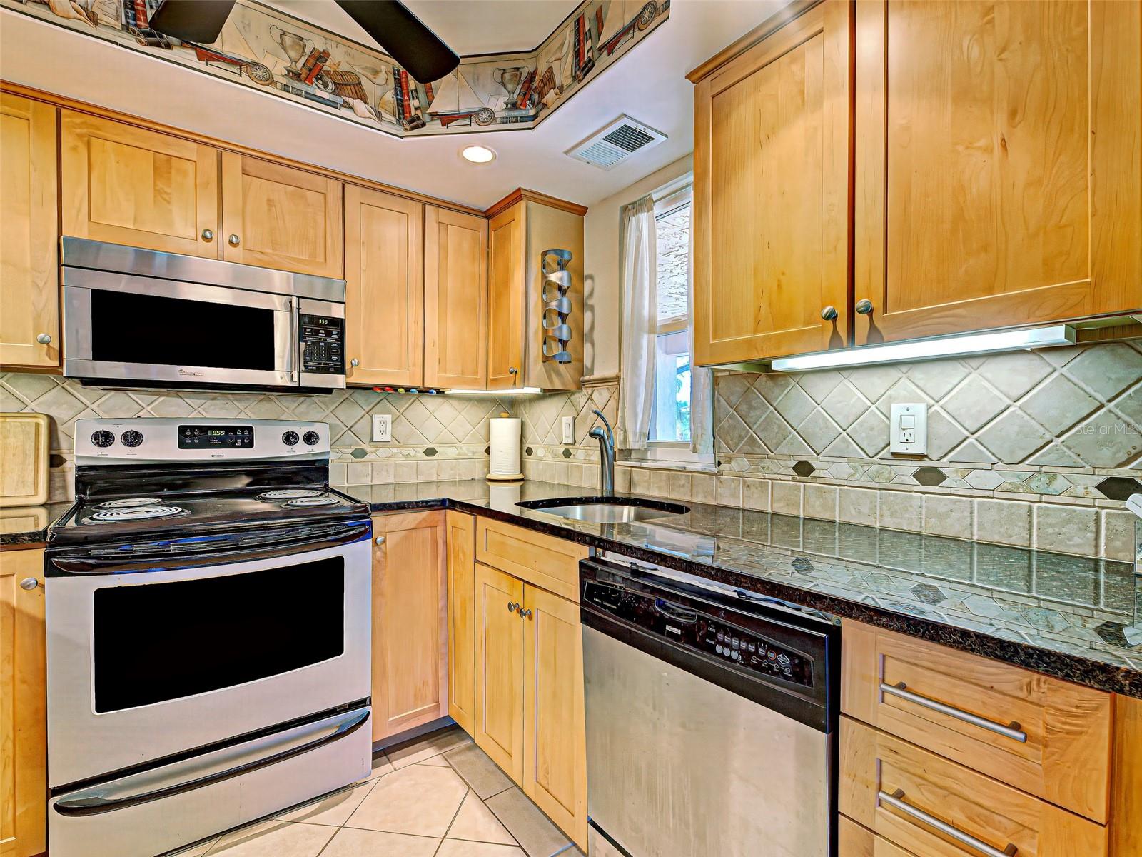 Image 12 of 39 For 19505 Quesada Avenue Ee202